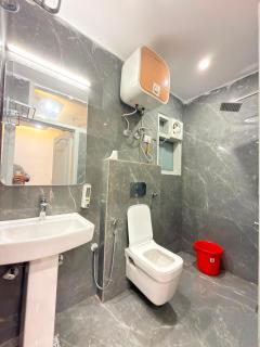 Hotel Premier Noida with Luxury Restaurant & Rooftop Near Greater Noida Expo Mart & Amity University Noida - 5
