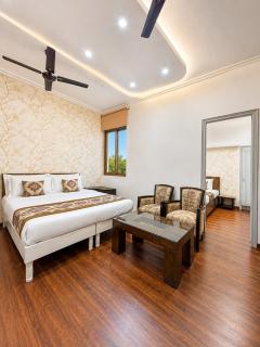 Hotel Premier Noida with Luxury Restaurant & Rooftop Near Greater Noida Expo Mart & Amity University Noida - 2