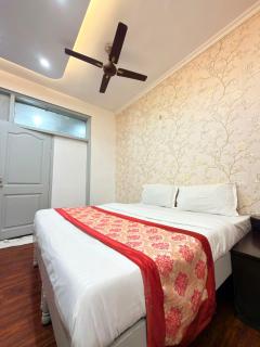 Hotel Premier Noida with Luxury Restaurant & Rooftop Near Greater Noida Expo Mart & Amity University Noida - 1