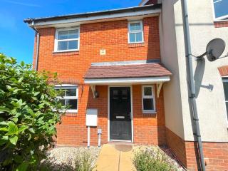 Coastal 3-Bed Home, Sleeps 6 - 7