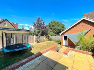 Coastal 3-Bed Home, Sleeps 6 - 6