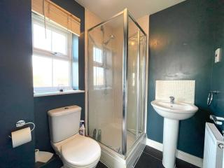 Coastal 3-Bed Home, Sleeps 6 - 3