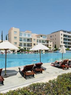 Resort Living in Paphos - Modern 1BR - Pools & Spa - 8
