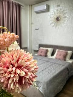 LUX Pink Apartments - 0