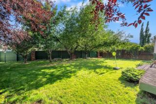 Cozy and Elegant 4BR Retreat, Entire House, King Bed, Airport, Ring Road, Games - 9