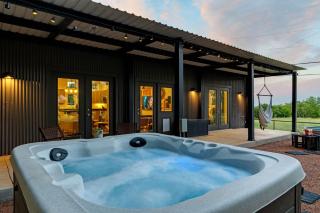 Container Haus, Hot Tub, Cowboy Pool, Pet Friendly! - 7