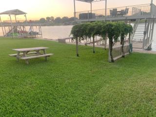 Spacious Lakefront Home with Water Views, WiFi & Private Washer/Dryer - 6