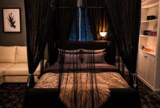 Black Velvet Room - Large King Bedroom With Ensuite Free Parking WiFi & Netflix - 0