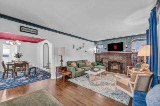 Hot Tub - Game Room - Chic & Spacious - Sleeps 10 - 0
