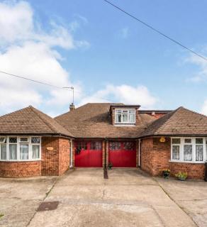 Spacious 2 bedroom home with garden - 9