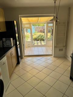 Spacious 2 bedroom home with garden - 7