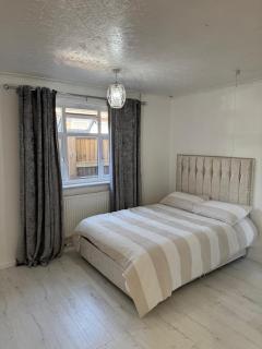 Spacious 2 bedroom home with garden - 6