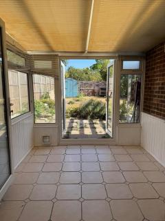 Spacious 2 bedroom home with garden - 3
