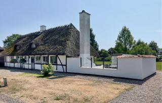Beautiful Home In Øster Ulslev With Wifi - 4