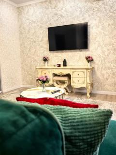 LUX Large Green Apartment - 3