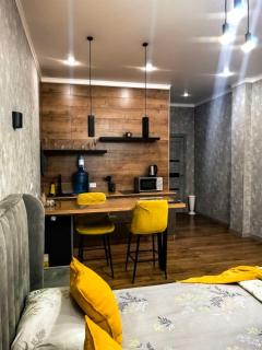 LUX Large Yellow Apartment - 2