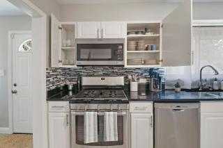The Wheaton House Getaway - Game Room, Office & Garage near Metra & Naperville - 3