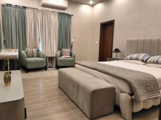 LAHORE VILLA 1 Kanal Ground floor 2 beds, 2 bath, 1 living room, Kitchen ,dinning room - 4