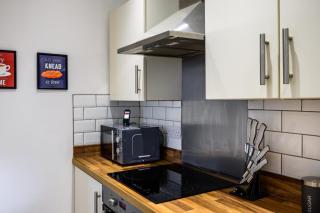 Comfortable 2 Bed Home in Batley - Sleeps 3 - 1
