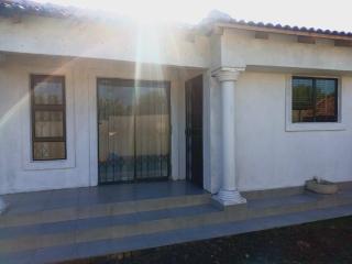 Lifeshed - 2-bedroom Family Guesthouse - 4