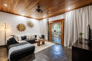 ESQ8 Elegant 3BR Villa, Beach Club Access, Pool and Walk to Beach - 9