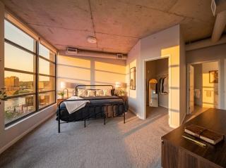 Riverfront DT Flats Balcony Dog Park Parking - 1