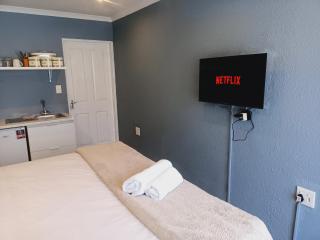 Lifeshed - King-size bed with kitchenette - 1