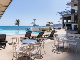 Family 3-Bedroom Oceanfront on the Malecón - CAM901 - 6