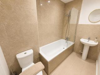 4BR Group Stay for 12 - Garage & 3 Bathrooms - 3