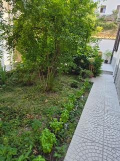 Lily Loggiadeifiori with private Patio near station, bus and swiss boarder - 1