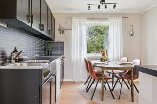 Live Like a Local in Leknes, Sleeps 6, Free Parking - 4