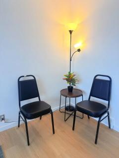 Walk to Whitehorn Station Garage Sleeps 6 - 2