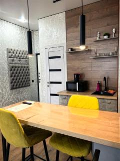 LUX Yellow Apartments - 4