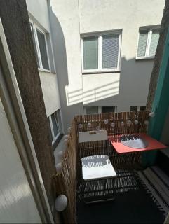 Downtown double in Prague with little balcony - 8