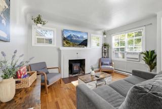 Charming 1930s Style Rustic Home - 9