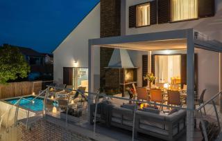 Stunning Home In Supetar With Private Swimming Pool, Can Be Inside Or Outside - 9