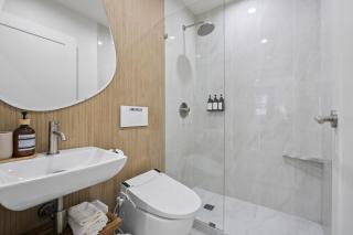 3B Designer Home and Modern Luxury - 2