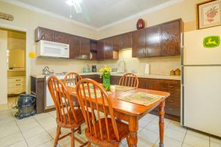 1 Mi to UAFS! Quiet & Cozy Apt w/ Fenced Yard - 3