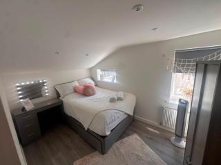2 bed beautiful apartment, close to centre Modern, fresh and cozy sleeps 6 - 5