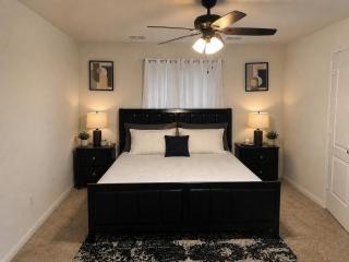 Kingsize Master Room Private bath WiFi - 0