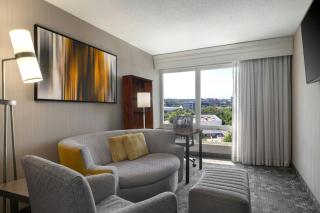 Courtyard by Marriott Tysons McLean - 5