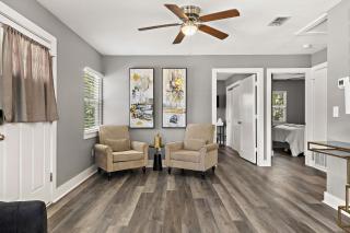 Charming Bungalow - Walk to Georgetown Square - 5