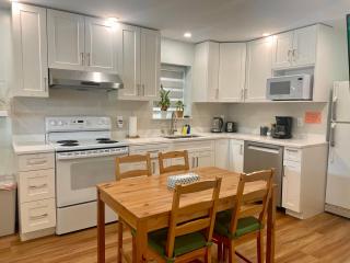 2BR Family Sweethome in East Vancouver - 8