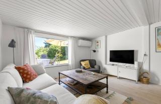 Idyllic Holiday Home With Large Garden - 7