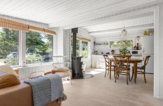 Idyllic Holiday Home With Large Garden - 6