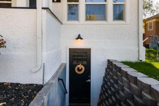 The Center Street Hideaway- Private Basement Suite - 9