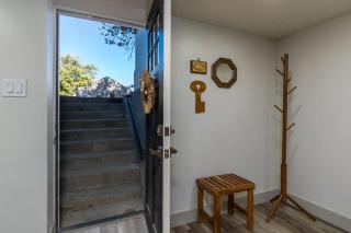 The Center Street Hideaway- Private Basement Suite - 6