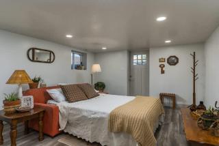 The Center Street Hideaway- Private Basement Suite - 3