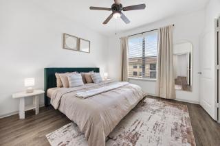 Stay Haven at Frisco with Pool and Gym - 4