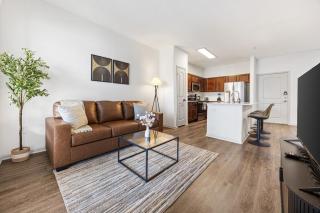 Stay Haven at Frisco with Pool and Gym - 2